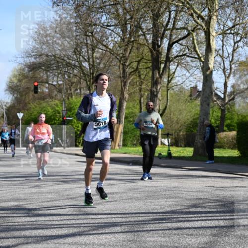 12.04.2026 - 45. Internationalen Wilhelmsburger Insellauf J. Mangold http://msf.ph/oto/9467240 12.04.2026 11:04:36 Ziel 3615, 2211, 3978, 4484, 4486, 3678, 2204, 5570, 3679, 3064, 2225, 2203, 2415, 3130, 4286, 4516, 5043, 2730, 2193, 4440, 4870, 2530 meine-sportfotos.de