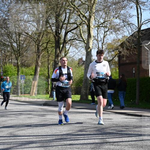 12.04.2026 - 45. Internationalen Wilhelmsburger Insellauf J. Mangold http://msf.ph/oto/9467258 12.04.2026 11:04:45 Ziel 3978, 4484, 4486, 3678, 2204, 5570, 3679, 3064, 2225, 2203, 2415, 3130, 4286, 4516, 5043, 2730, 2193, 4440, 4870, 4870, 2530, 3743, 5748, 4464, 5810 meine-sportfotos.de