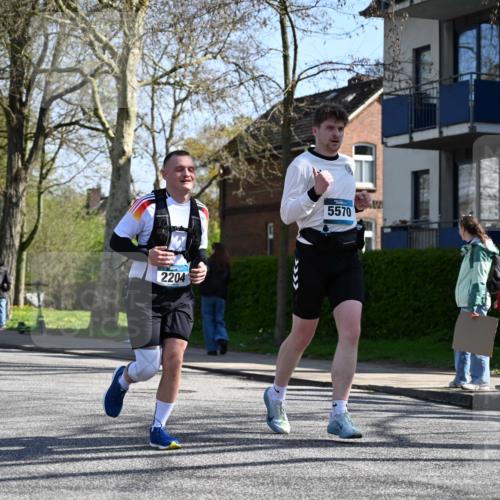 12.04.2026 - 45. Internationalen Wilhelmsburger Insellauf J. Mangold http://msf.ph/oto/9467274 12.04.2026 11:04:46 Ziel 3978, 4484, 4486, 3678, 2204, 5570, 3679, 3064, 2225, 2203, 2415, 2203, 2415, 3130, 4286, 4516, 5043, 2730, 2193, 4440, 4870, 2530, 2530, 3743, 5748, 4464, 5810 meine-sportfotos.de