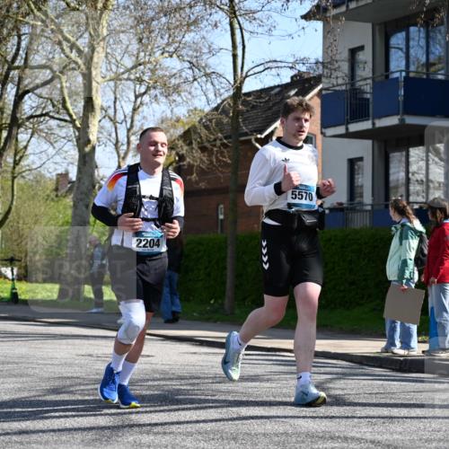 12.04.2026 - 45. Internationalen Wilhelmsburger Insellauf J. Mangold http://msf.ph/oto/9467275 12.04.2026 11:04:46 Ziel 3978, 4484, 4486, 3678, 2204, 5570, 3679, 3064, 2225, 2203, 2415, 2203, 2415, 3130, 4286, 4516, 5043, 2730, 2193, 4440, 4870, 2530, 2530, 3743, 5748, 4464, 5810 meine-sportfotos.de