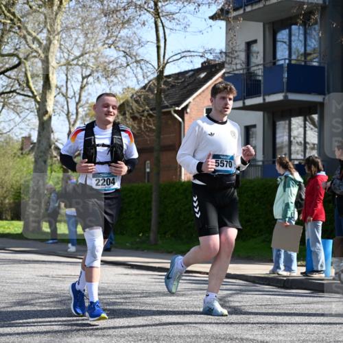 12.04.2026 - 45. Internationalen Wilhelmsburger Insellauf J. Mangold http://msf.ph/oto/9467277 12.04.2026 11:04:46 Ziel 3978, 4484, 4486, 3678, 2204, 5570, 3679, 3064, 2225, 2203, 2415, 2203, 2415, 3130, 4286, 4516, 5043, 2730, 2193, 4440, 4870, 2530, 2530, 3743, 5748, 4464, 5810 meine-sportfotos.de