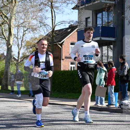 12.04.2026 - 45. Internationalen Wilhelmsburger Insellauf J. Mangold http://msf.ph/oto/9467279 12.04.2026 11:04:46 Ziel 3978, 4484, 4486, 3678, 2204, 5570, 3679, 3064, 2225, 2203, 2415, 2203, 2415, 3130, 4286, 4516, 5043, 2730, 2193, 4440, 4870, 2530, 2530, 3743, 5748, 4464, 5810 meine-sportfotos.de