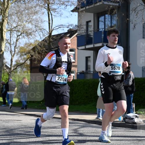 12.04.2026 - 45. Internationalen Wilhelmsburger Insellauf J. Mangold http://msf.ph/oto/9467285 12.04.2026 11:04:46 Ziel 3978, 4484, 4486, 3678, 2204, 5570, 3679, 3064, 2225, 2203, 2415, 2203, 2415, 3130, 4286, 4516, 5043, 2730, 2193, 4440, 4870, 2530, 2530, 3743, 5748, 4464, 5810 meine-sportfotos.de