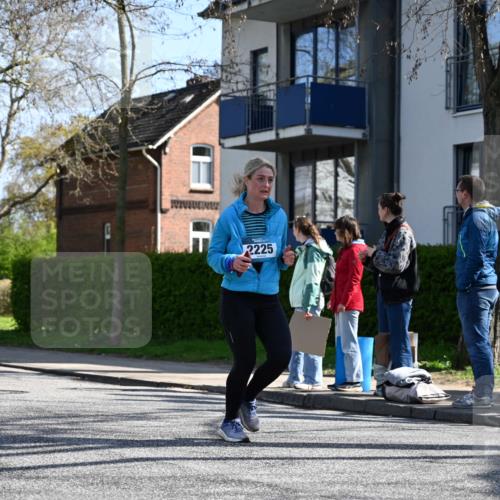 12.04.2026 - 45. Internationalen Wilhelmsburger Insellauf J. Mangold http://msf.ph/oto/9467305 12.04.2026 11:04:50 Ziel 4486, 3678, 2204, 5570, 3679, 3064, 2225, 2203, 2415, 3130, 4286, 4286, 4516, 5043, 2730, 2193, 4440, 4870, 2530, 3743, 3743, 5748, 4464, 5810, 3322 meine-sportfotos.de