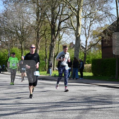 12.04.2026 - 45. Internationalen Wilhelmsburger Insellauf J. Mangold http://msf.ph/oto/9467308 12.04.2026 11:04:51 Ziel 3678, 2204, 5570, 3679, 3064, 2225, 2203, 2415, 3130, 4286, 4516, 5043, 4516, 5043, 2730, 2193, 4440, 4870, 2530, 3743, 5748, 4464, 5748, 4464, 5810, 3322, 3420 meine-sportfotos.de