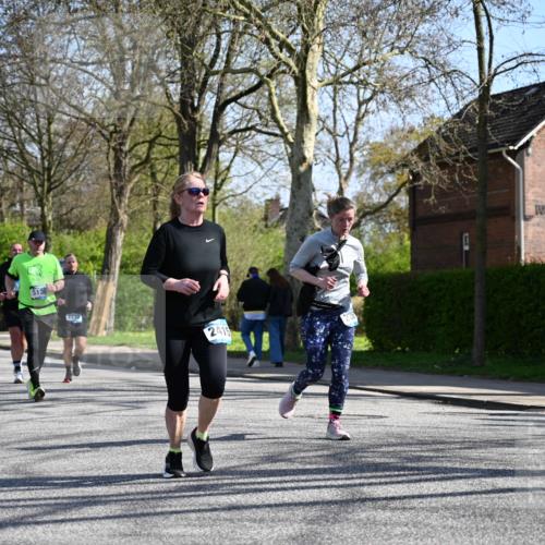 12.04.2026 - 45. Internationalen Wilhelmsburger Insellauf J. Mangold http://msf.ph/oto/9467320 12.04.2026 11:04:52 Ziel 2204, 5570, 3679, 3064, 2225, 2203, 2415, 3130, 4286, 4516, 5043, 2730, 2193, 4440, 4870, 2530, 3743, 5748, 4464, 5810, 3322, 3420 meine-sportfotos.de