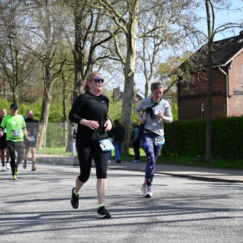 12.04.2026 - 45. Internationalen Wilhelmsburger Insellauf J. Mangold http://msf.ph/oto/9467324 12.04.2026 11:04:52 Ziel 2204, 5570, 3679, 3064, 2225, 2203, 2415, 3130, 4286, 4516, 5043, 2730, 2193, 4440, 4870, 2530, 3743, 5748, 4464, 5810, 3322, 3420 meine-sportfotos.de