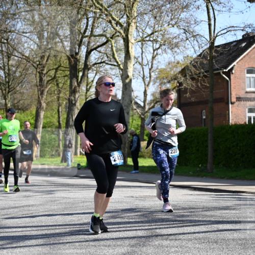 12.04.2026 - 45. Internationalen Wilhelmsburger Insellauf J. Mangold http://msf.ph/oto/9467327 12.04.2026 11:04:52 Ziel 2204, 5570, 3679, 3064, 2225, 2203, 2415, 3130, 4286, 4516, 5043, 2730, 2193, 4440, 4870, 2530, 3743, 5748, 4464, 5810, 3322, 3420 meine-sportfotos.de