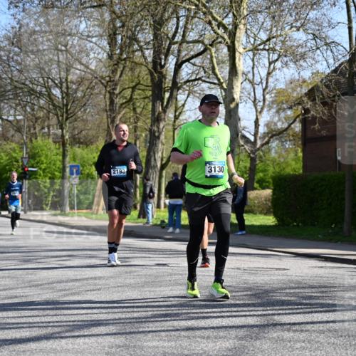 12.04.2026 - 45. Internationalen Wilhelmsburger Insellauf J. Mangold http://msf.ph/oto/9467328 12.04.2026 11:04:55 Ziel 3679, 3064, 2225, 2203, 2415, 3130, 4286, 4516, 5043, 2730, 2193, 4440, 4440, 4870, 2530, 3743, 5748, 4464, 5810, 3322, 3420 meine-sportfotos.de