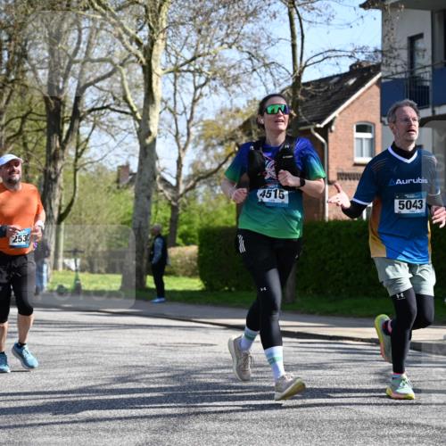 12.04.2026 - 45. Internationalen Wilhelmsburger Insellauf J. Mangold http://msf.ph/oto/9467382 12.04.2026 11:05:02 Ziel 2225, 2203, 2415, 3130, 4286, 4516, 5043, 2730, 2193, 4440, 4870, 2530, 3743, 3743, 5748, 4464, 5810, 3322, 3420, 3920, 2267 meine-sportfotos.de
