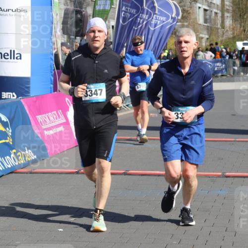 12.04.2026 - 45. Internationalen Wilhelmsburger Insellauf Strokosch-Dieckow http://msf.ph/oto/9467383 12.04.2026 11:01:46 Ziel 5298, 3358, 3347, 4703 meine-sportfotos.de