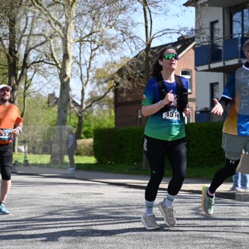 12.04.2026 - 45. Internationalen Wilhelmsburger Insellauf J. Mangold http://msf.ph/oto/9467387 12.04.2026 11:05:02 Ziel 2225, 2203, 2415, 3130, 4286, 4516, 5043, 2730, 2193, 4440, 4870, 2530, 3743, 3743, 5748, 4464, 5810, 3322, 3420, 3920, 2267 meine-sportfotos.de
