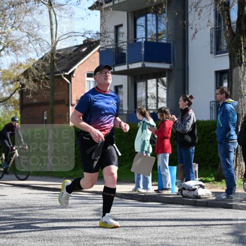 12.04.2026 - 45. Internationalen Wilhelmsburger Insellauf J. Mangold http://msf.ph/oto/9467404 12.04.2026 11:05:06 Ziel 2203, 2415, 3130, 4286, 4516, 5043, 2730, 2193, 4440, 4870, 2530, 3743, 5748, 4464, 5810, 5810, 3322, 3420, 3920, 2267, 2268, 2767 meine-sportfotos.de