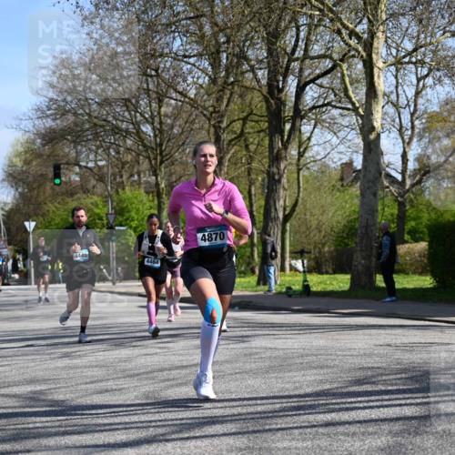 12.04.2026 - 45. Internationalen Wilhelmsburger Insellauf J. Mangold http://msf.ph/oto/9467409 12.04.2026 11:05:07 Ziel 2203, 2415, 3130, 4286, 4516, 5043, 2730, 2193, 4440, 4870, 2530, 3743, 5748, 4464, 5810, 3322, 3420, 3920, 2267, 2268, 2767, 2481 meine-sportfotos.de