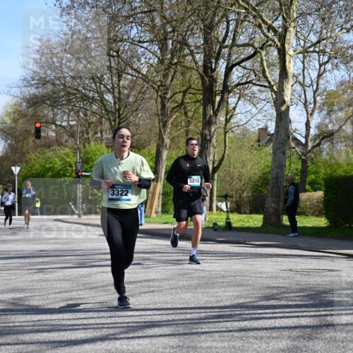12.04.2026 - 45. Internationalen Wilhelmsburger Insellauf J. Mangold http://msf.ph/oto/9467471 12.04.2026 11:05:15 Ziel 4286, 4516, 5043, 2730, 2193, 4440, 4870, 2530, 3743, 5748, 4464, 5810, 3322, 3420, 3420, 3920, 2267, 2268, 2268, 2767, 2481, 2449, 4865, 4188, 2749 meine-sportfotos.de