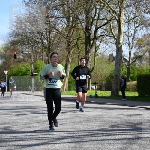 12.04.2026 - 45. Internationalen Wilhelmsburger Insellauf J. Mangold http://msf.ph/oto/9467472 12.04.2026 11:05:15 Ziel 4286, 4516, 5043, 2730, 2193, 4440, 4870, 2530, 3743, 5748, 4464, 5810, 3322, 3420, 3420, 3920, 2267, 2268, 2268, 2767, 2481, 2449, 4865, 4188, 2749 meine-sportfotos.de
