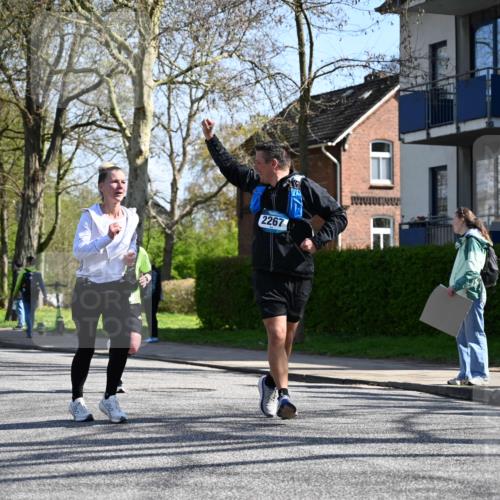 12.04.2026 - 45. Internationalen Wilhelmsburger Insellauf J. Mangold http://msf.ph/oto/9467490 12.04.2026 11:05:27 Ziel 3743, 5748, 4464, 5810, 3322, 3420, 3920, 2267, 2268, 2268, 2767, 2481, 2449, 4865, 4188, 2749, 4477, 4476, 5818, 3717 meine-sportfotos.de