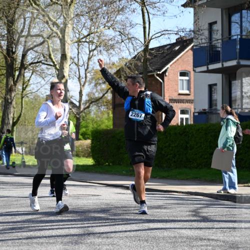 12.04.2026 - 45. Internationalen Wilhelmsburger Insellauf J. Mangold http://msf.ph/oto/9467491 12.04.2026 11:05:27 Ziel 3743, 5748, 4464, 5810, 3322, 3420, 3920, 2267, 2268, 2268, 2767, 2481, 2449, 4865, 4188, 2749, 4477, 4476, 5818, 3717 meine-sportfotos.de