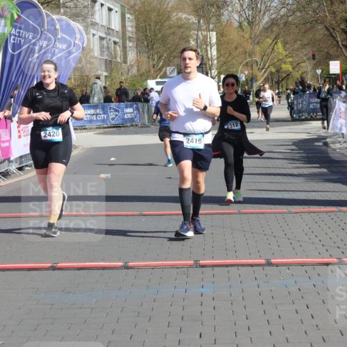12.04.2026 - 45. Internationalen Wilhelmsburger Insellauf Strokosch-Dieckow http://msf.ph/oto/9467495 12.04.2026 11:18:03 Ziel 2419, 2420, 2312, 2241 meine-sportfotos.de