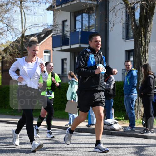12.04.2026 - 45. Internationalen Wilhelmsburger Insellauf J. Mangold http://msf.ph/oto/9467510 12.04.2026 11:05:28 Ziel 5748, 4464, 5810, 3322, 3420, 3920, 2267, 2268, 2767, 2481, 2449, 4865, 4188, 2749, 4477, 4476, 5818, 3717 meine-sportfotos.de