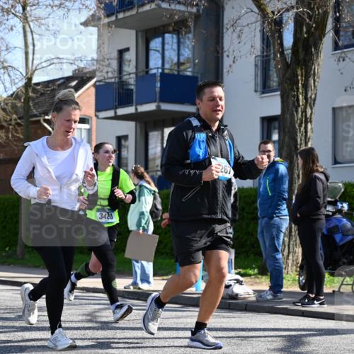 12.04.2026 - 45. Internationalen Wilhelmsburger Insellauf J. Mangold http://msf.ph/oto/9467511 12.04.2026 11:05:28 Ziel 5748, 4464, 5810, 3322, 3420, 3920, 2267, 2268, 2767, 2481, 2449, 4865, 4188, 2749, 4477, 4476, 5818, 3717 meine-sportfotos.de