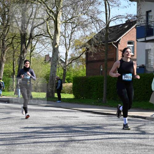12.04.2026 - 45. Internationalen Wilhelmsburger Insellauf J. Mangold http://msf.ph/oto/9467522 12.04.2026 11:05:35 Ziel 3322, 3420, 3920, 2267, 2268, 2767, 2481, 2449, 4865, 4188, 2749, 4477, 4476, 5818, 3717 meine-sportfotos.de