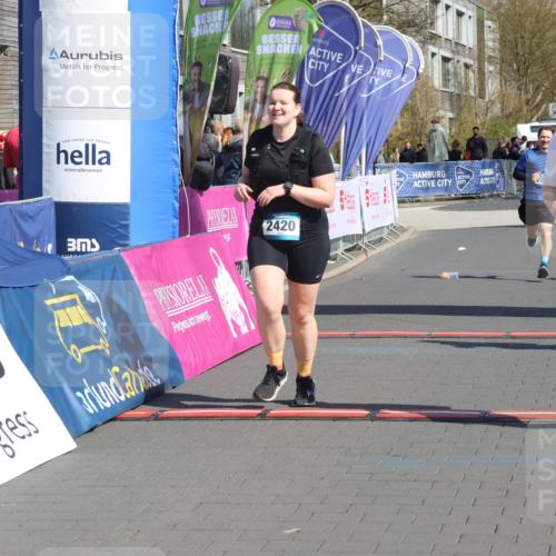 12.04.2026 - 45. Internationalen Wilhelmsburger Insellauf Strokosch-Dieckow http://msf.ph/oto/9467551 12.04.2026 11:18:04 Ziel 2419, 2420, 2312, 2241 meine-sportfotos.de