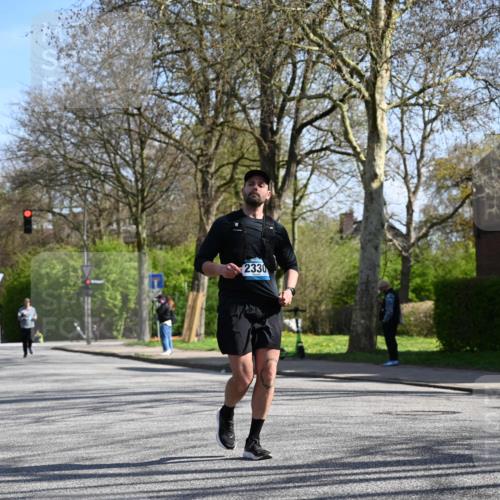 12.04.2026 - 45. Internationalen Wilhelmsburger Insellauf J. Mangold http://msf.ph/oto/9467620 12.04.2026 11:06:08 Ziel 4477, 4476, 5818, 3717, 2330, 3460, 4564, 3790, 2495, 3570, 2862, 2863, 5720 meine-sportfotos.de