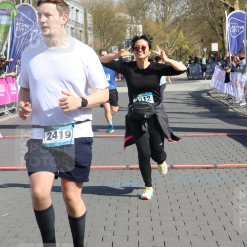12.04.2026 - 45. Internationalen Wilhelmsburger Insellauf Strokosch-Dieckow http://msf.ph/oto/9467621 12.04.2026 11:18:06 Ziel 2419, 2420, 2312, 2241, 5309, 3944, 3398 meine-sportfotos.de