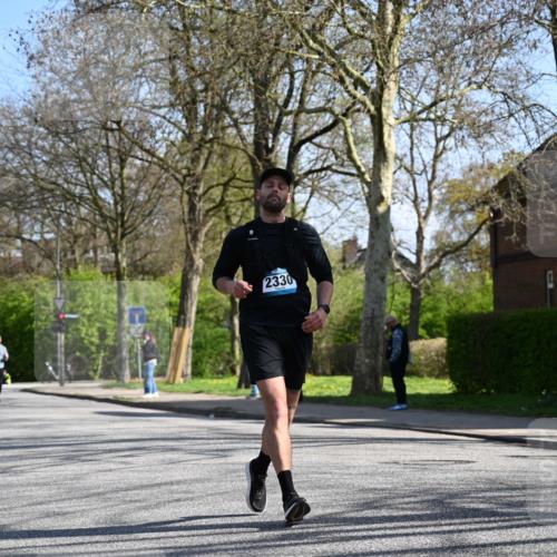 12.04.2026 - 45. Internationalen Wilhelmsburger Insellauf J. Mangold http://msf.ph/oto/9467624 12.04.2026 11:06:08 Ziel 4477, 4476, 5818, 3717, 2330, 3460, 4564, 3790, 2495, 3570, 2862, 2863, 5720 meine-sportfotos.de