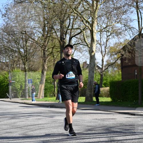 12.04.2026 - 45. Internationalen Wilhelmsburger Insellauf J. Mangold http://msf.ph/oto/9467626 12.04.2026 11:06:08 Ziel 4477, 4476, 5818, 3717, 2330, 3460, 4564, 3790, 2495, 3570, 2862, 2863, 5720 meine-sportfotos.de