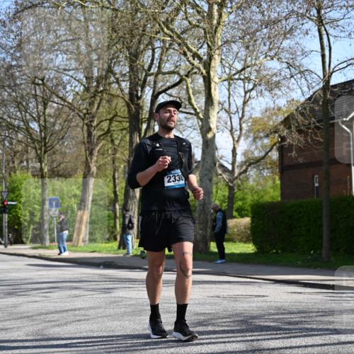 12.04.2026 - 45. Internationalen Wilhelmsburger Insellauf J. Mangold http://msf.ph/oto/9467628 12.04.2026 11:06:08 Ziel 4477, 4476, 5818, 3717, 2330, 3460, 4564, 3790, 2495, 3570, 2862, 2863, 5720 meine-sportfotos.de