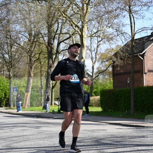 12.04.2026 - 45. Internationalen Wilhelmsburger Insellauf J. Mangold http://msf.ph/oto/9467632 12.04.2026 11:06:09 Ziel 5818, 3717, 2330, 3460, 4564, 3790, 2495, 3570, 2862, 2863, 3570, 2862, 2863, 5720 meine-sportfotos.de