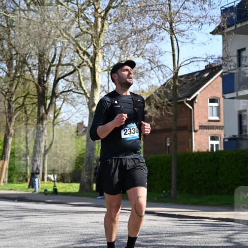 12.04.2026 - 45. Internationalen Wilhelmsburger Insellauf J. Mangold http://msf.ph/oto/9467639 12.04.2026 11:06:09 Ziel 5818, 3717, 2330, 3460, 4564, 3790, 2495, 3570, 2862, 2863, 3570, 2862, 2863, 5720 meine-sportfotos.de