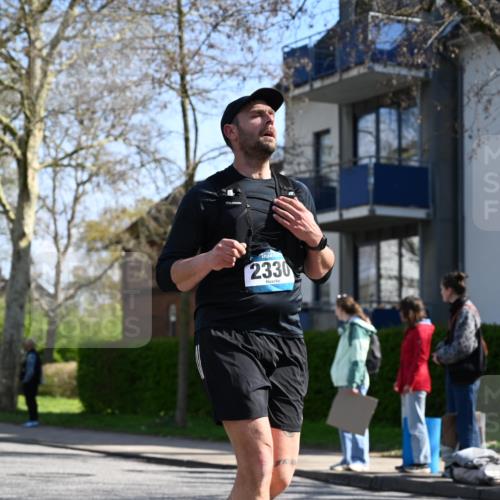 12.04.2026 - 45. Internationalen Wilhelmsburger Insellauf J. Mangold http://msf.ph/oto/9467650 12.04.2026 11:06:10 Ziel 3717, 2330, 3460, 4564, 3790, 3790, 2495, 3570, 2862, 2863, 5720 meine-sportfotos.de