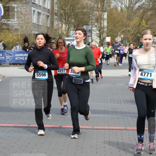 12.04.2026 - 45. Internationalen Wilhelmsburger Insellauf Strokosch-Dieckow http://msf.ph/oto/9467652 12.04.2026 13:09:44 Ziel 5783, 4973, 4771, 5586, 5596, 4777 meine-sportfotos.de