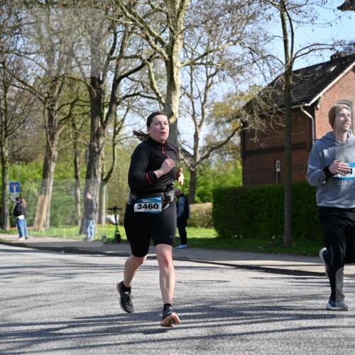 12.04.2026 - 45. Internationalen Wilhelmsburger Insellauf J. Mangold http://msf.ph/oto/9467665 12.04.2026 11:06:19 Ziel 2330, 3460, 4564, 3790, 2495, 3570, 2862, 2863, 5720 meine-sportfotos.de