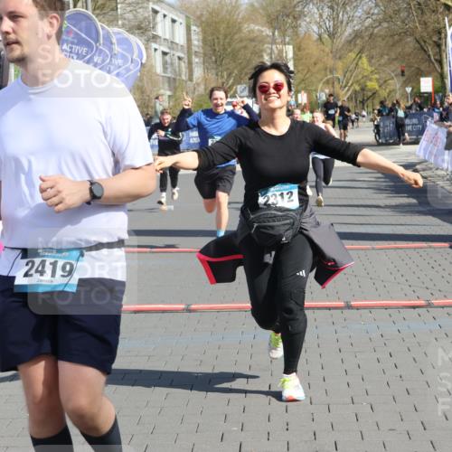 12.04.2026 - 45. Internationalen Wilhelmsburger Insellauf Strokosch-Dieckow http://msf.ph/oto/9467666 12.04.2026 11:18:06 Ziel 2419, 2420, 2312, 2241, 5309, 3944, 3398 meine-sportfotos.de