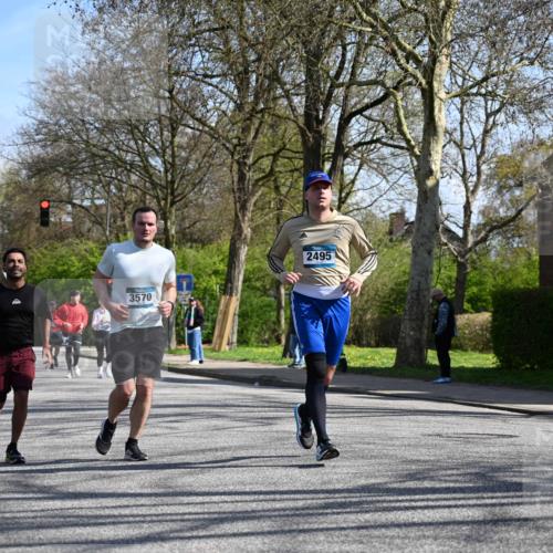 12.04.2026 - 45. Internationalen Wilhelmsburger Insellauf J. Mangold http://msf.ph/oto/9467681 12.04.2026 11:06:22 Ziel 2330, 3460, 4564, 3790, 2495, 3570, 2862, 2863, 5720 meine-sportfotos.de