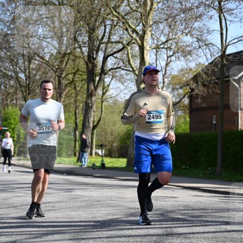 12.04.2026 - 45. Internationalen Wilhelmsburger Insellauf J. Mangold http://msf.ph/oto/9467696 12.04.2026 11:06:22 Ziel 2330, 3460, 4564, 3790, 2495, 3570, 2862, 2863, 5720 meine-sportfotos.de