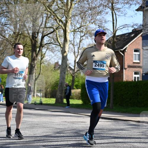12.04.2026 - 45. Internationalen Wilhelmsburger Insellauf J. Mangold http://msf.ph/oto/9467702 12.04.2026 11:06:23 Ziel 2330, 3460, 4564, 3790, 2495, 3570, 2862, 2863, 5720 meine-sportfotos.de