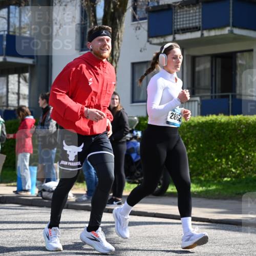 12.04.2026 - 45. Internationalen Wilhelmsburger Insellauf J. Mangold http://msf.ph/oto/9467713 12.04.2026 11:06:32 Ziel 4564, 3790, 2495, 3570, 2862, 2863, 5720, 3342, 3885, 2777, 4949 meine-sportfotos.de