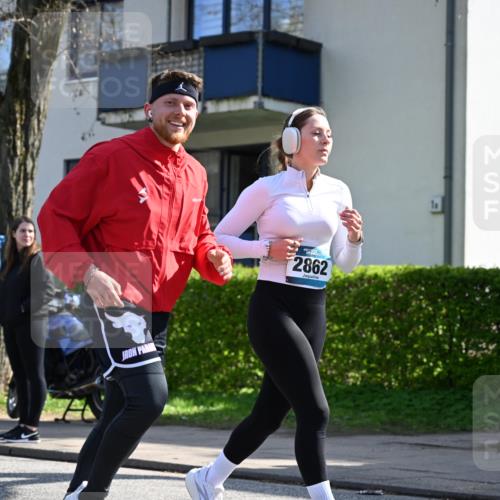 12.04.2026 - 45. Internationalen Wilhelmsburger Insellauf J. Mangold http://msf.ph/oto/9467719 12.04.2026 11:06:32 Ziel 4564, 3790, 2495, 3570, 2862, 2863, 5720, 3342, 3885, 2777, 4949 meine-sportfotos.de