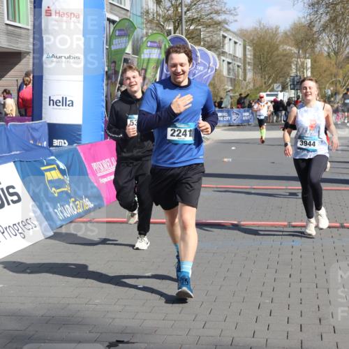 12.04.2026 - 45. Internationalen Wilhelmsburger Insellauf Strokosch-Dieckow http://msf.ph/oto/9467727 12.04.2026 11:18:09 Ziel 2312, 2241, 5309, 3944, 3398 meine-sportfotos.de