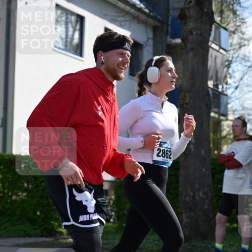 12.04.2026 - 45. Internationalen Wilhelmsburger Insellauf J. Mangold http://msf.ph/oto/9467731 12.04.2026 11:06:33 Ziel 3790, 2495, 3570, 2862, 2863, 5720, 3342, 3885, 2777, 4949, 4359 meine-sportfotos.de