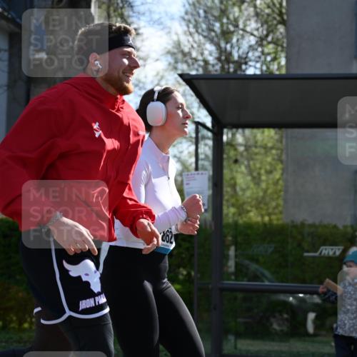 12.04.2026 - 45. Internationalen Wilhelmsburger Insellauf J. Mangold http://msf.ph/oto/9467734 12.04.2026 11:06:33 Ziel 3790, 2495, 3570, 2862, 2863, 5720, 3342, 3885, 2777, 4949, 4359 meine-sportfotos.de
