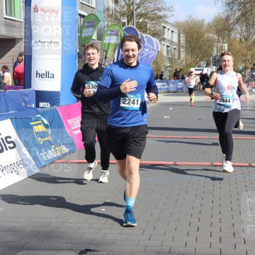 12.04.2026 - 45. Internationalen Wilhelmsburger Insellauf Strokosch-Dieckow http://msf.ph/oto/9467738 12.04.2026 11:18:09 Ziel 2312, 2241, 5309, 3944, 3398 meine-sportfotos.de