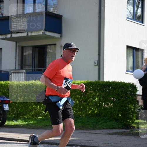12.04.2026 - 45. Internationalen Wilhelmsburger Insellauf J. Mangold http://msf.ph/oto/9467743 12.04.2026 11:06:35 Ziel 3790, 2495, 3570, 2862, 2863, 5720, 3342, 3885, 2777, 4949, 4359 meine-sportfotos.de