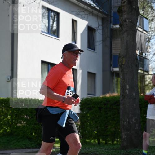 12.04.2026 - 45. Internationalen Wilhelmsburger Insellauf J. Mangold http://msf.ph/oto/9467751 12.04.2026 11:06:35 Ziel 3790, 2495, 3570, 2862, 2863, 5720, 3342, 3885, 2777, 4949, 4359 meine-sportfotos.de
