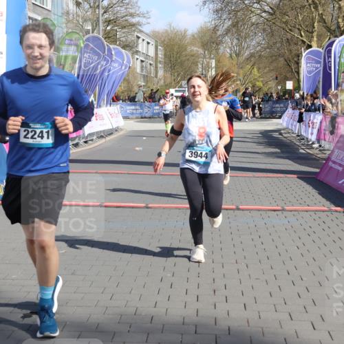 12.04.2026 - 45. Internationalen Wilhelmsburger Insellauf Strokosch-Dieckow http://msf.ph/oto/9467756 12.04.2026 11:18:10 Ziel 2241, 5309, 3944, 3398 meine-sportfotos.de